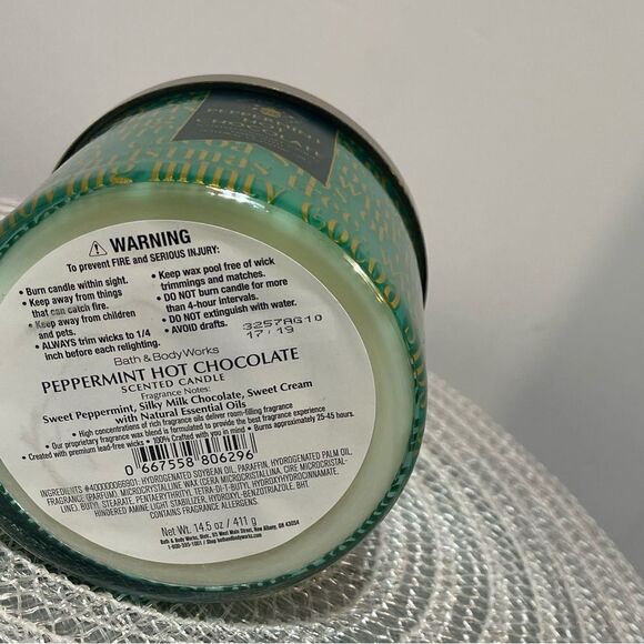 BBW Peppermint Hot Chocolate 3 Wick Candle NWT - Picture 3 of 4